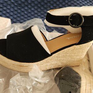 Soda Wedges - black suede-like material
